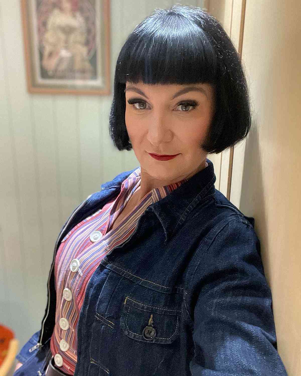 Cortes de pelo Bob hasta la mandíbula:estilos y consejos de peinado para un corte elegante