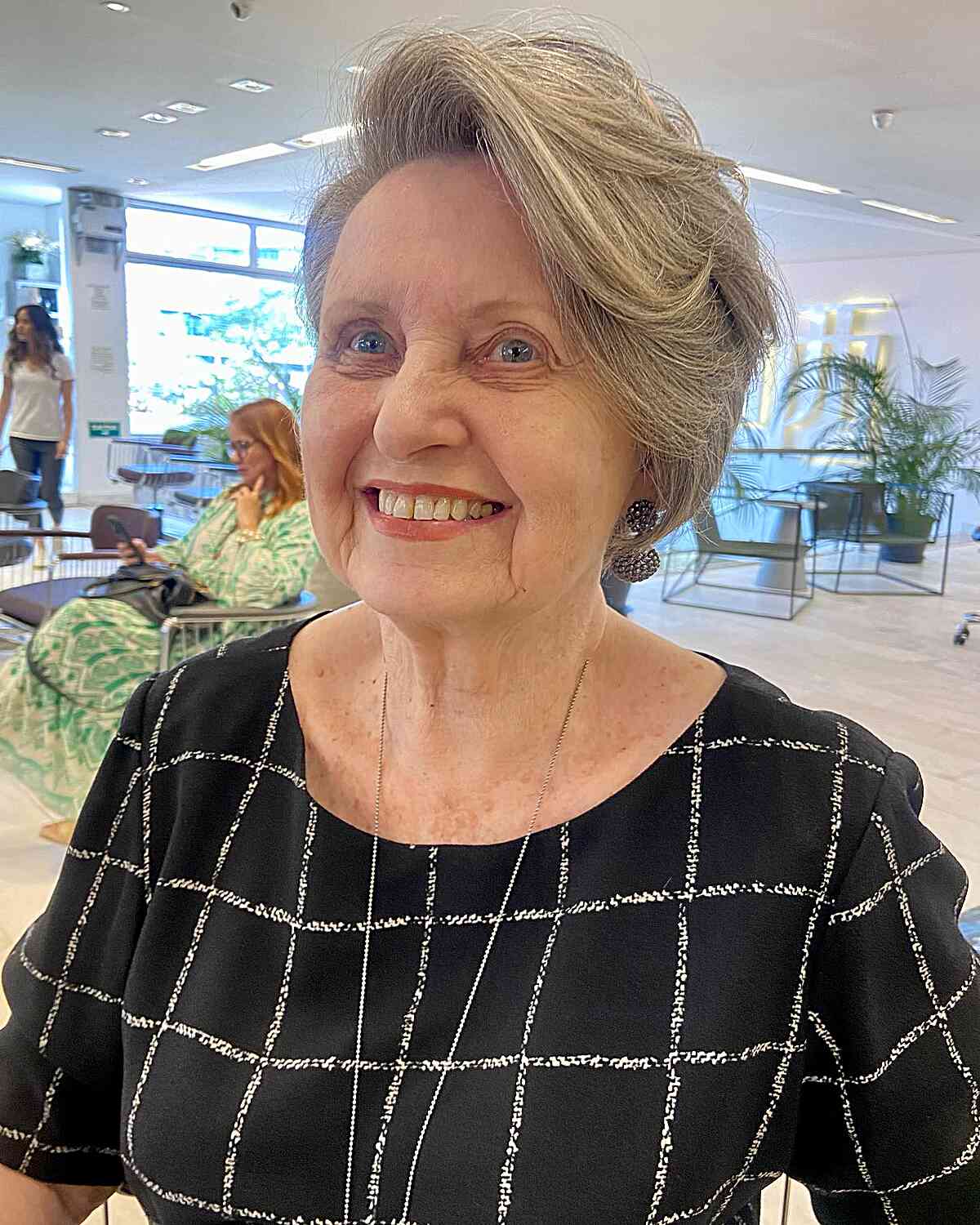 Acconciature senza età:oltre 50 tendenze per capelli chic e giovanili per le donne over 70