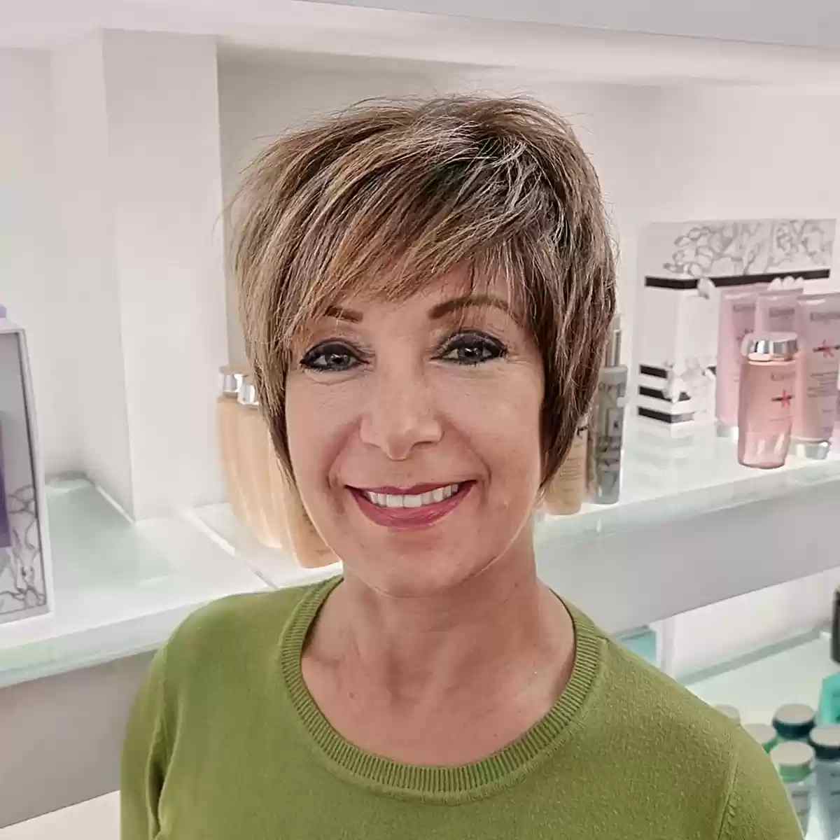 Coupes Pixie élégantes pour les femmes de 70 ans et plus | Styles modernes et anti-âge