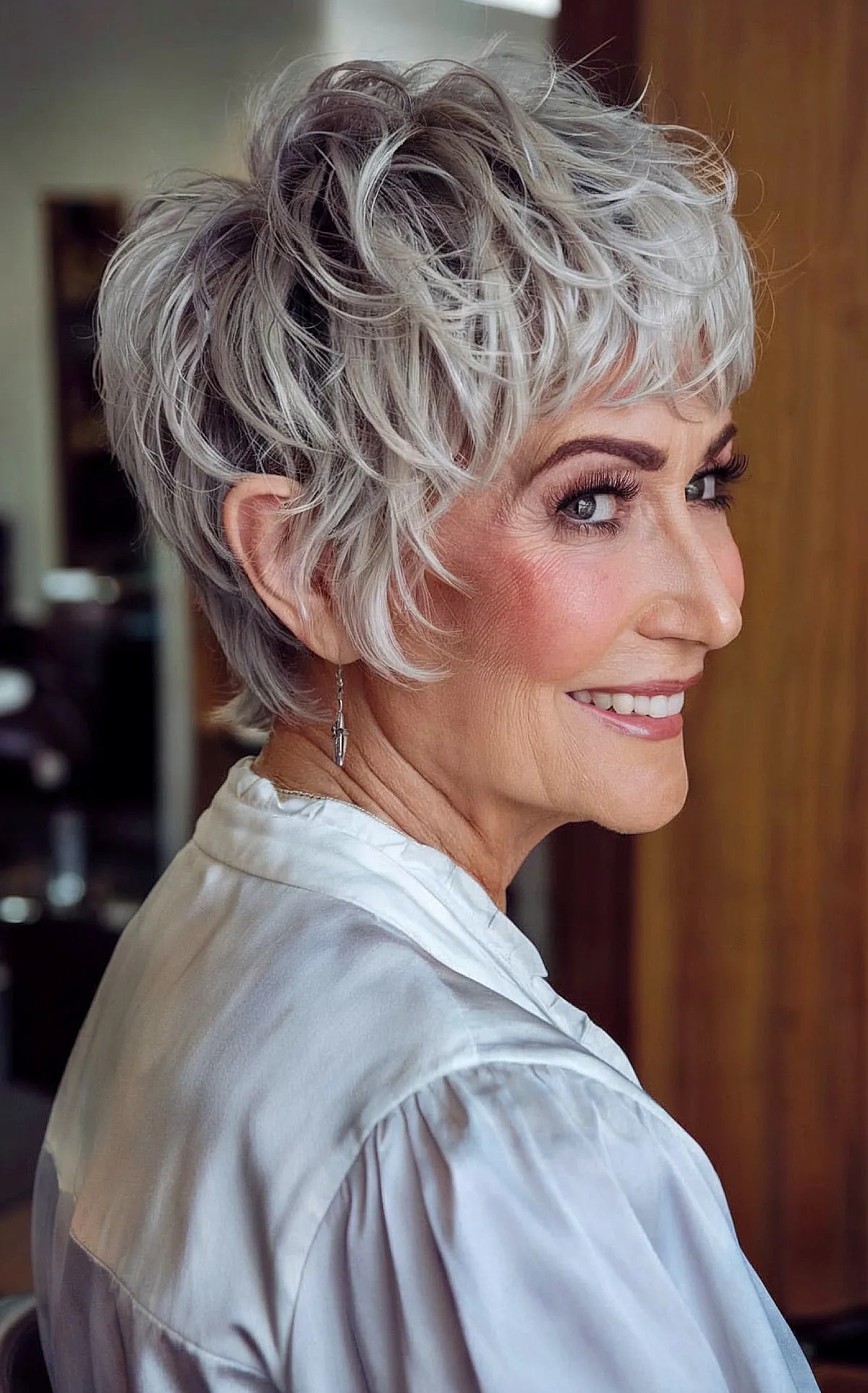 Meilleures coiffures Pixie Shag pour les femmes de plus de 70 :50 looks flatteurs