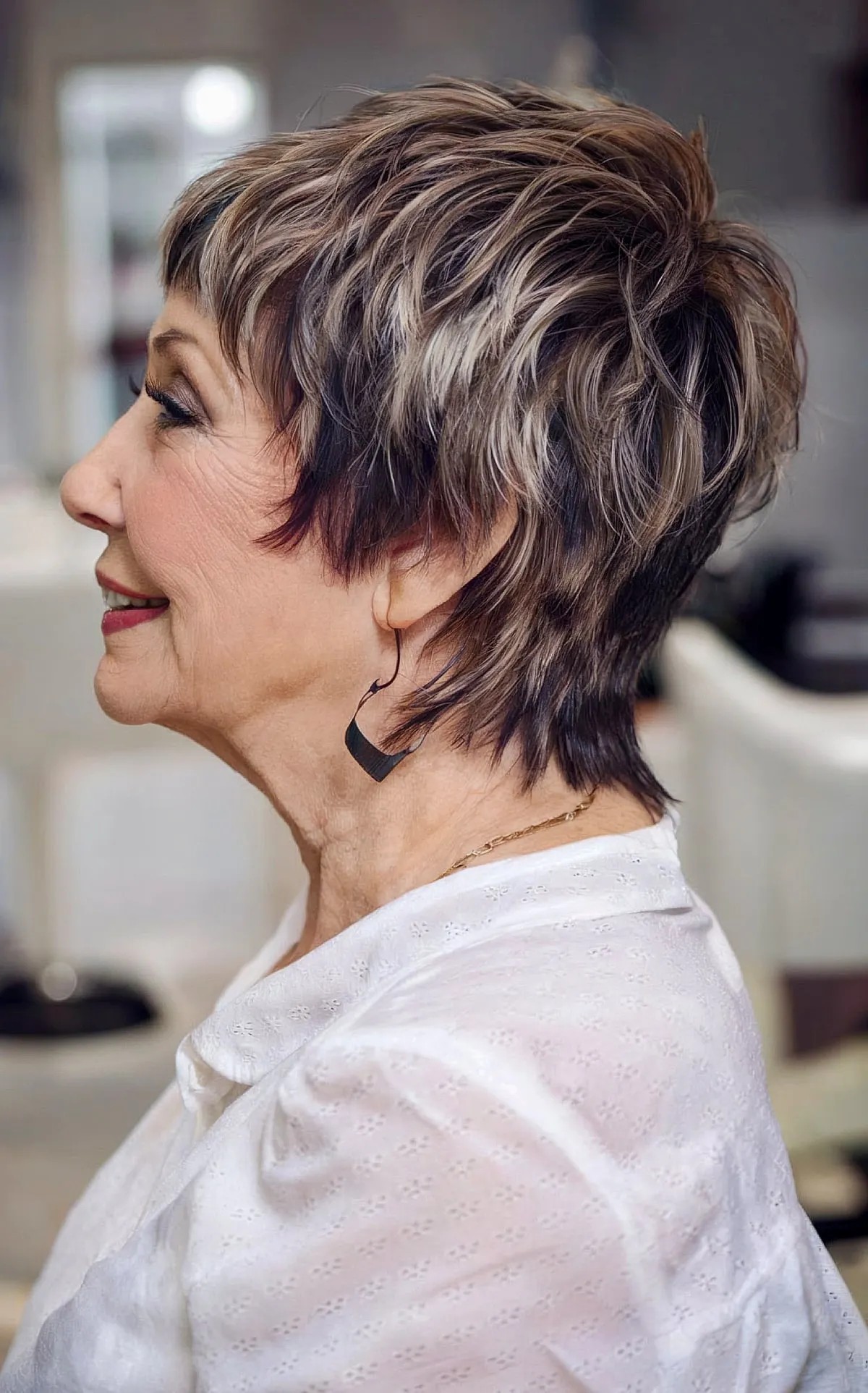 Meilleures coiffures Pixie Shag pour les femmes de plus de 70 :50 looks flatteurs