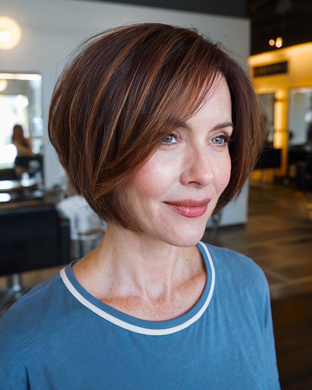 Meilleures coupes de cheveux courtes avec une frange pour les femmes de plus de 40 ans | Guide expert