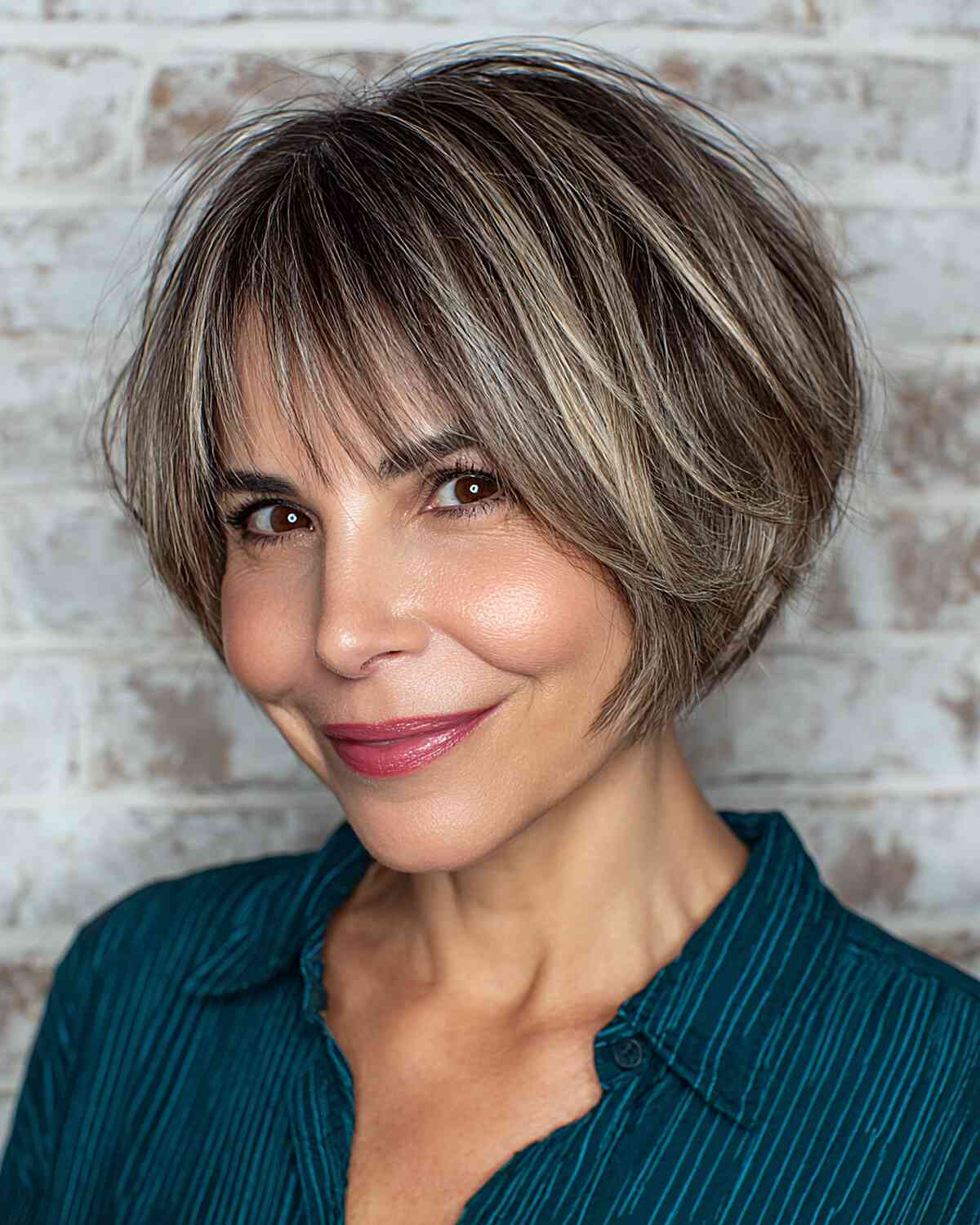 Meilleures coupes de cheveux courtes avec une frange pour les femmes de plus de 40 ans | Guide expert