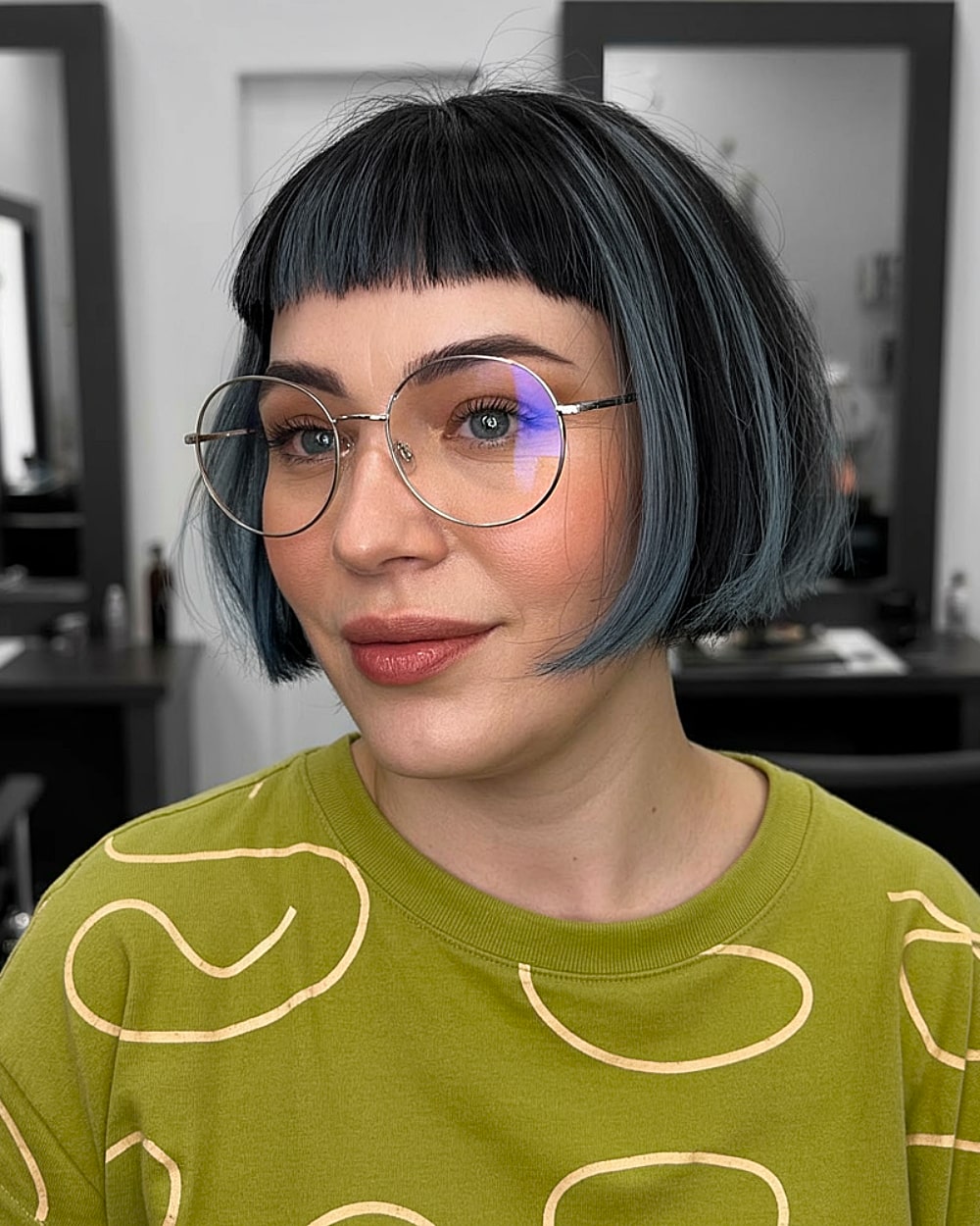 Meilleures coupes de cheveux courtes avec une frange pour les femmes de plus de 40 ans | Guide expert