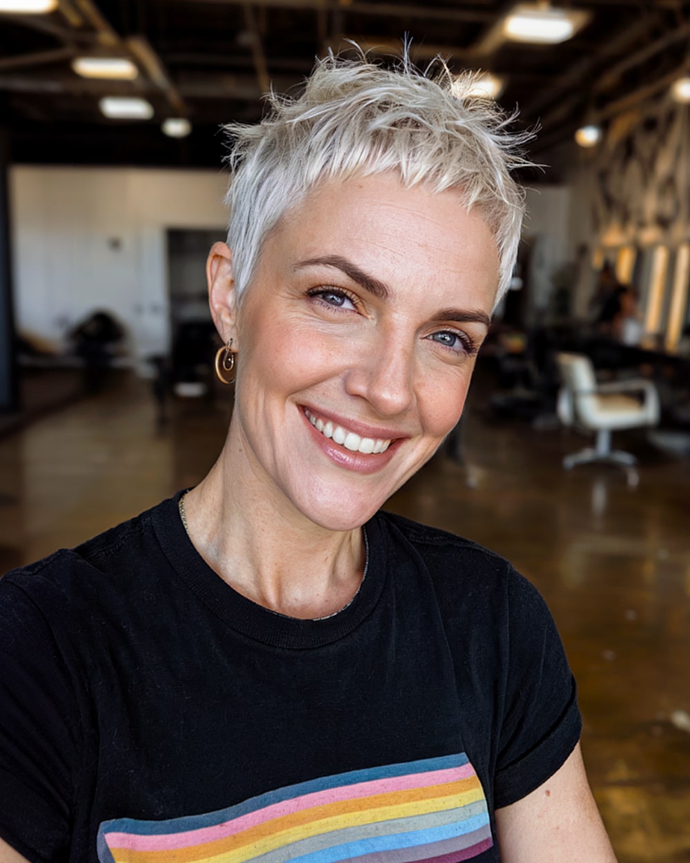 Meilleures coupes de cheveux courtes avec une frange pour les femmes de plus de 40 ans | Guide expert