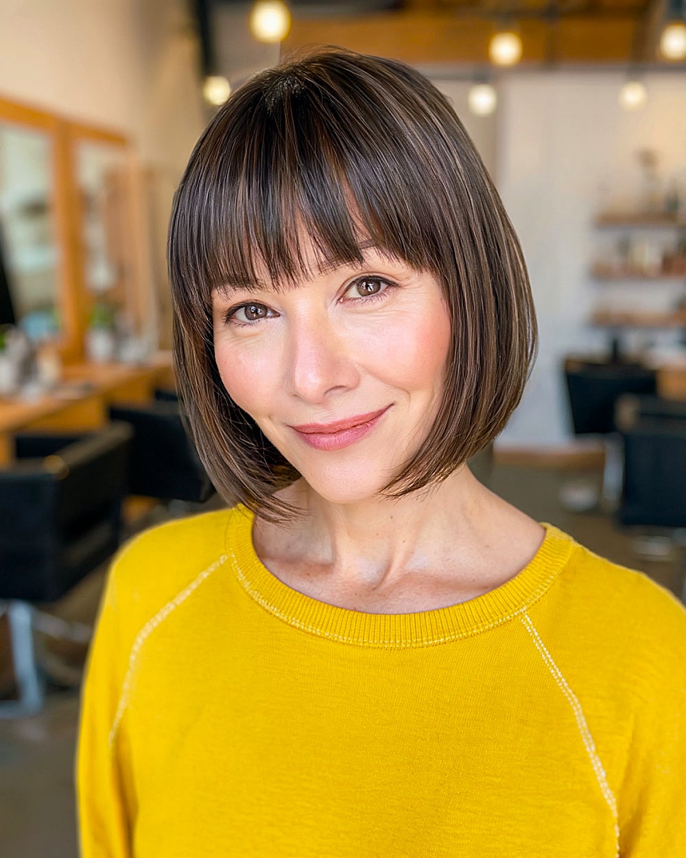 Meilleures coupes de cheveux courtes avec une frange pour les femmes de plus de 40 ans | Guide expert