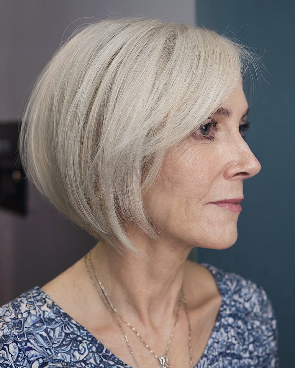 Los mejores peinados cortos para cabello grueso mayor de 50 años | Tendencias 2026 