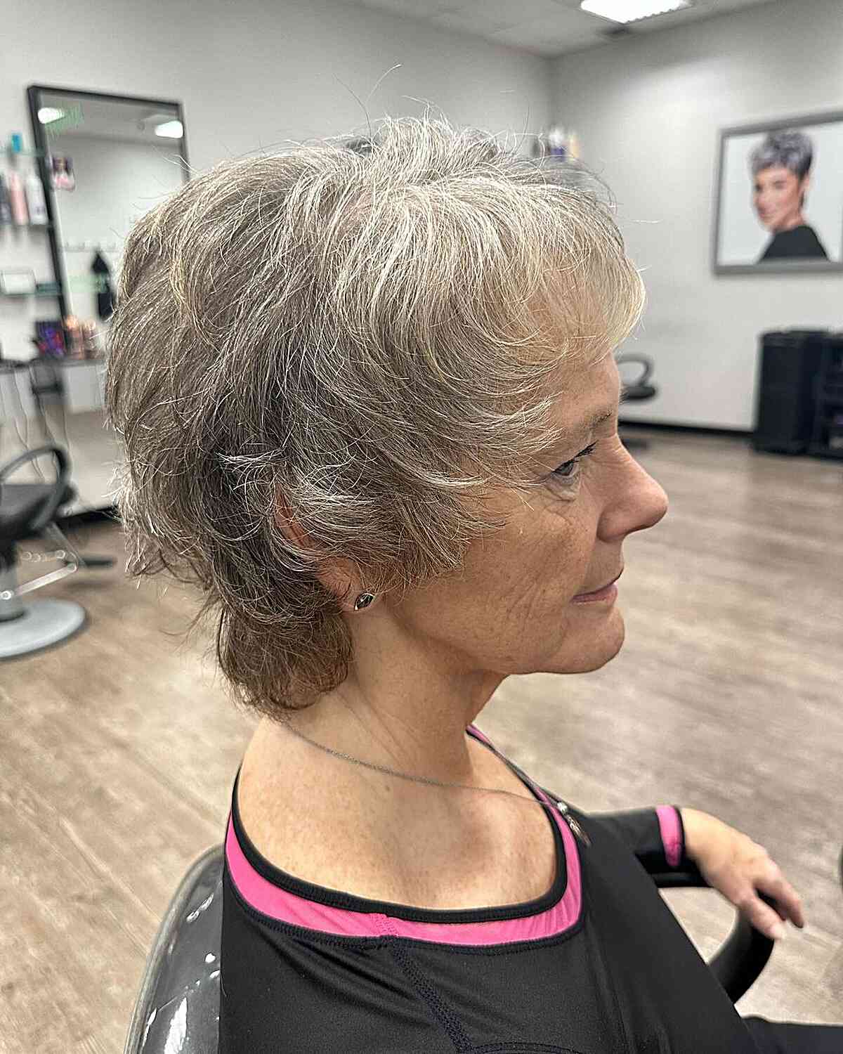 Lange Pixie-snitten voor vrouwen boven de 70:stijl en volume