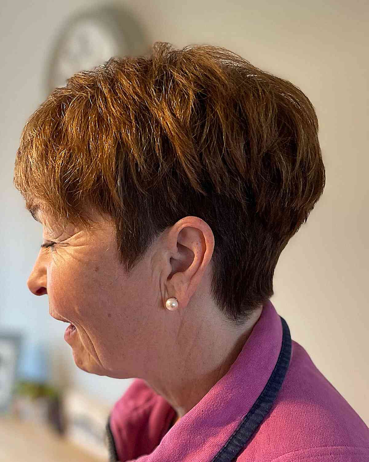 Lange Pixie-snitten voor vrouwen boven de 70:stijl en volume