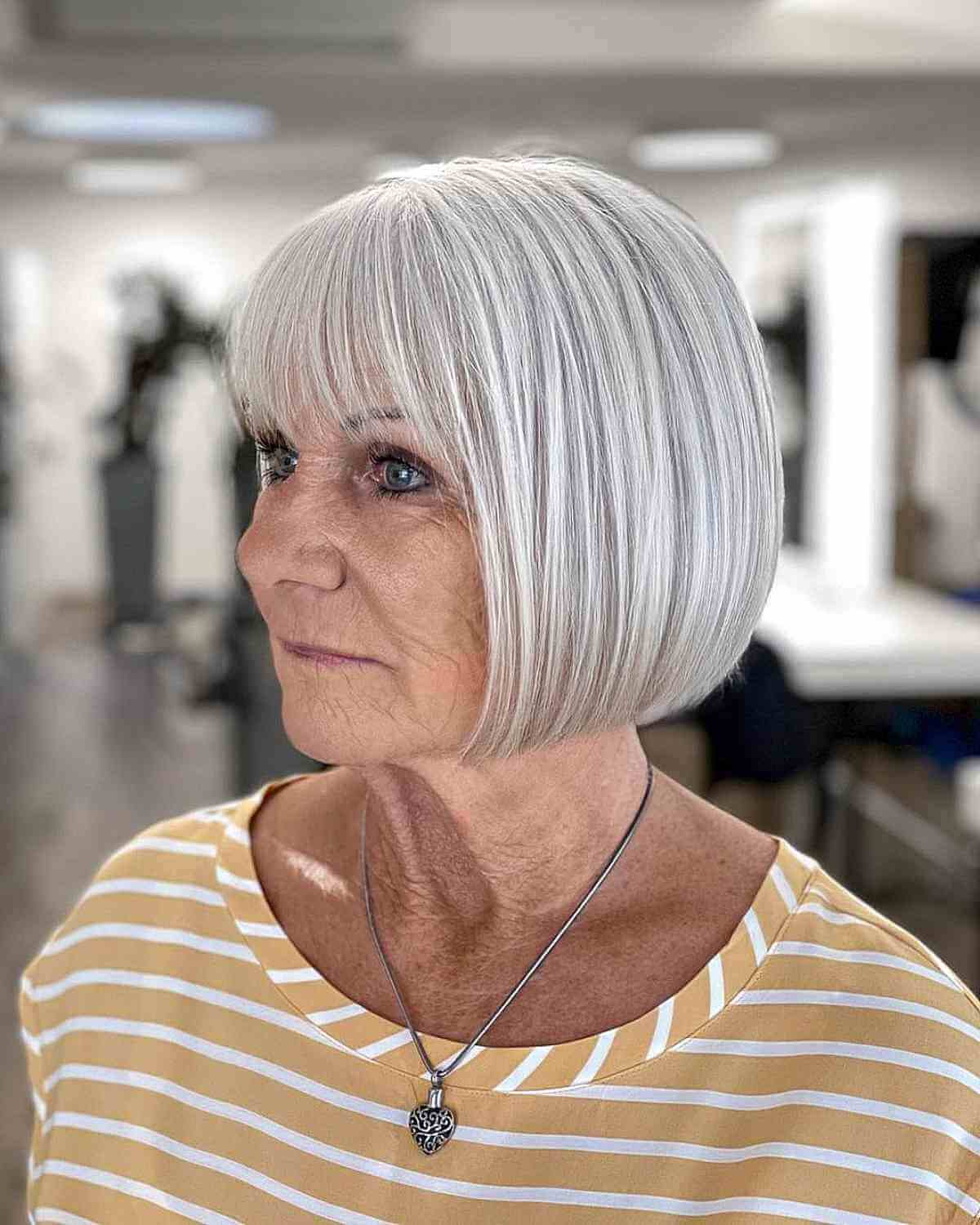 Coupes de cheveux courtes élégantes pour les femmes de 70 ans et plus | Styles nécessitant peu d’entretien 