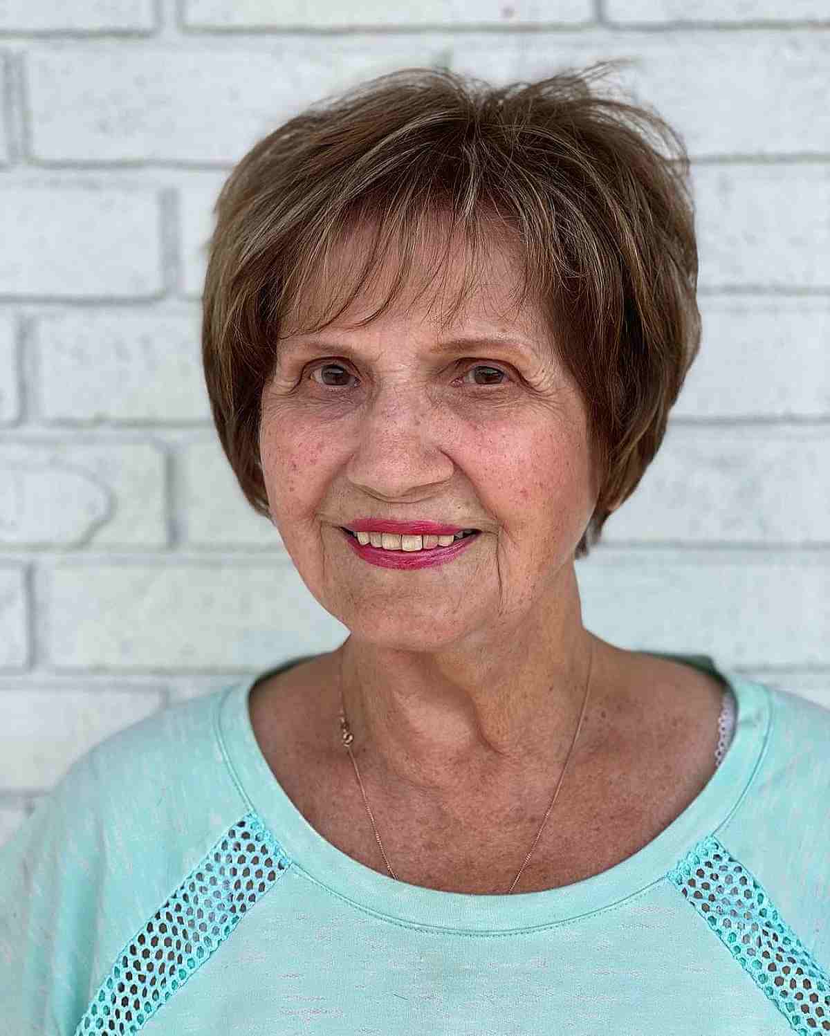 Coupes de cheveux courtes élégantes pour les femmes de 70 ans et plus | Styles nécessitant peu d’entretien 