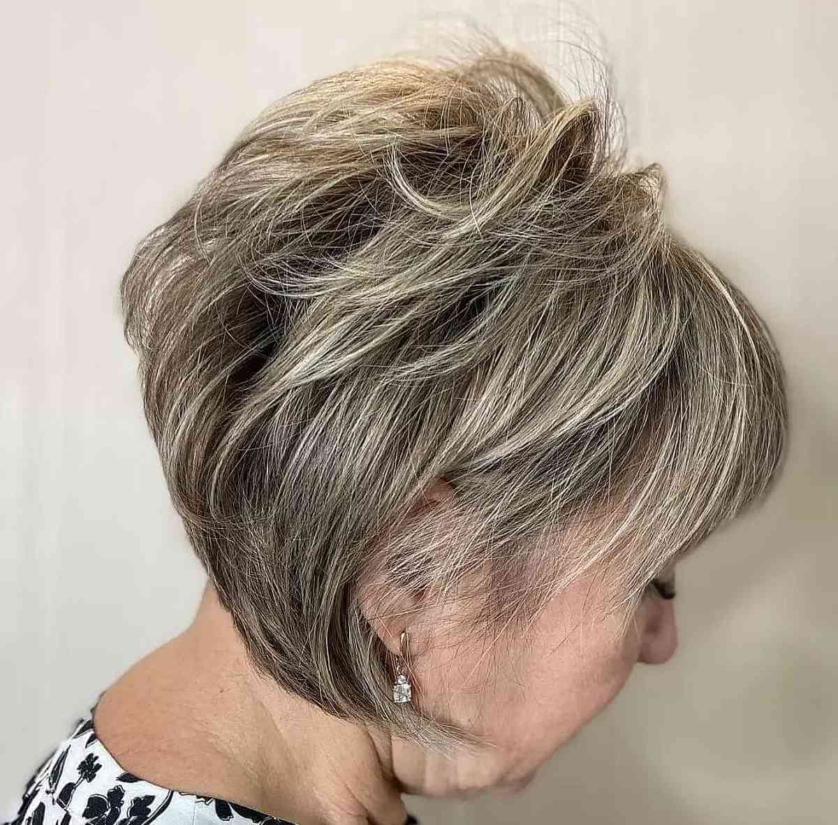 Coupes de cheveux courtes élégantes pour les femmes de 70 ans et plus | Styles nécessitant peu d’entretien 