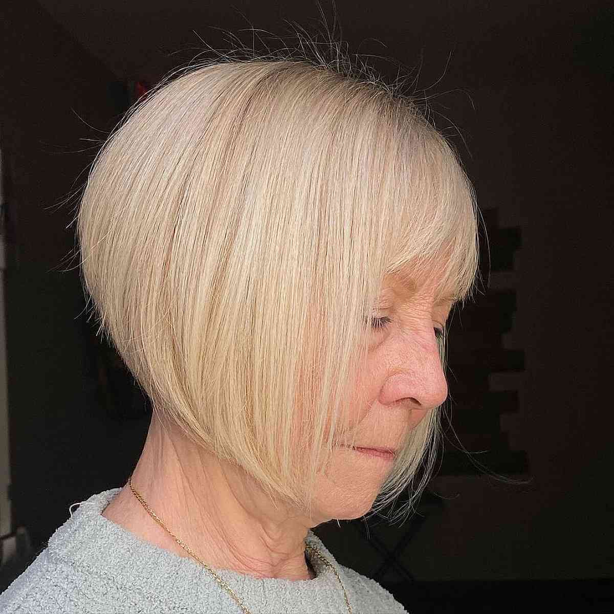 Coupes de cheveux courtes élégantes pour les femmes de 70 ans et plus | Styles nécessitant peu d’entretien 