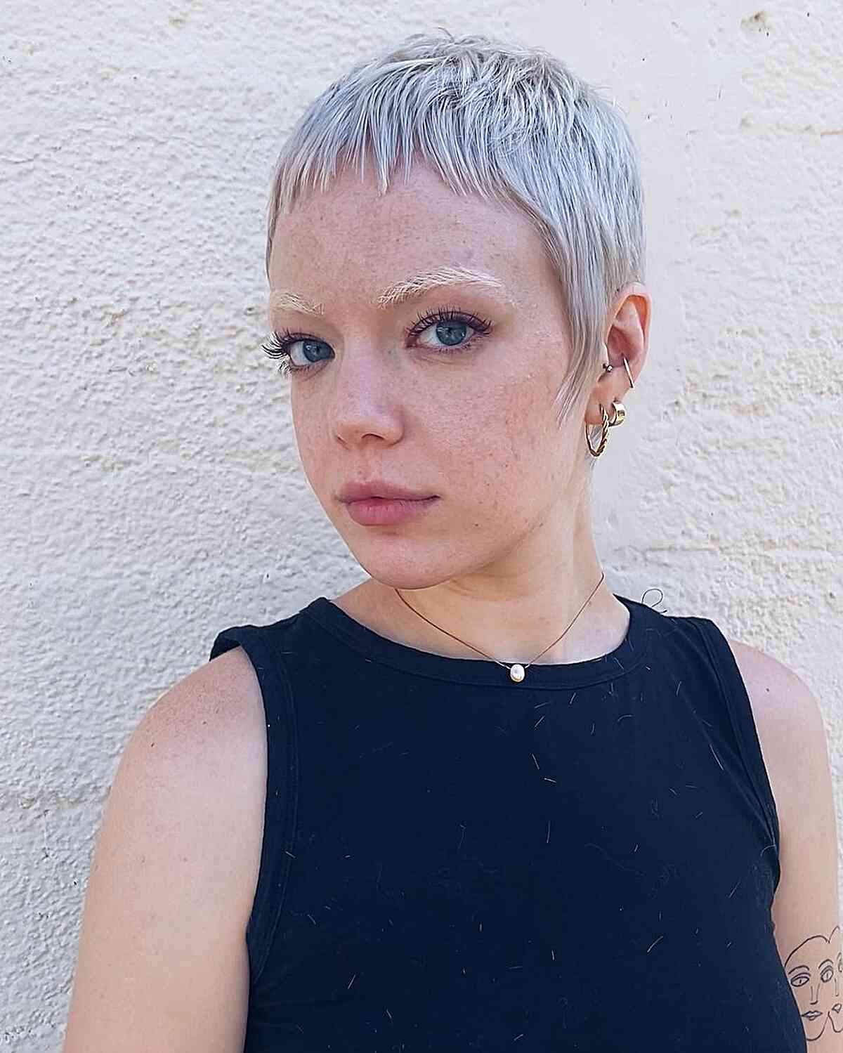 25 coupes Pixie tendance des années 90 :des styles pour chaque forme de visage