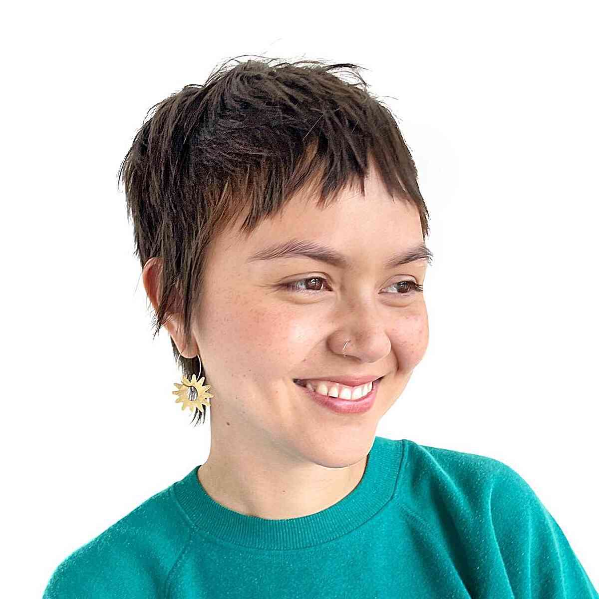 25 coupes Pixie tendance des années 90 :des styles pour chaque forme de visage