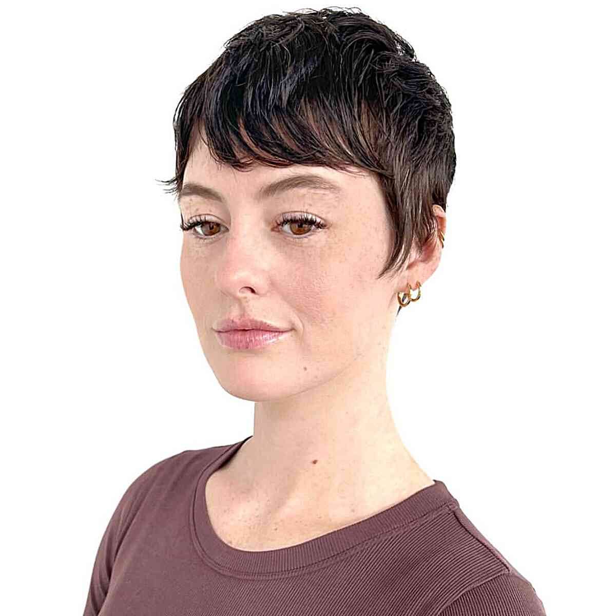 25 coupes Pixie tendance des années 90 :des styles pour chaque forme de visage