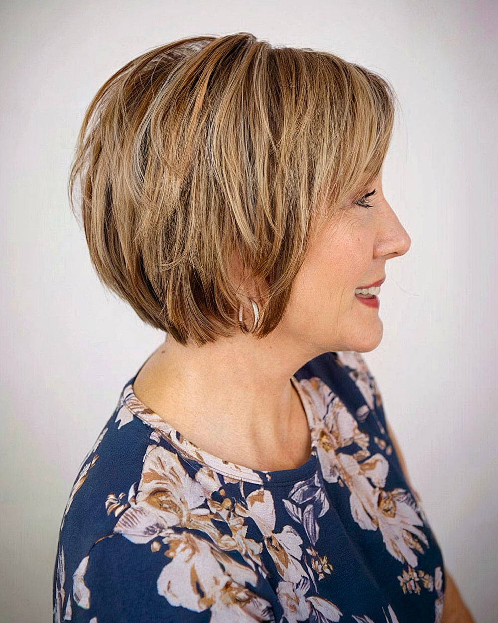 Coupes de cheveux courtes et élégantes pour les femmes de plus de 50 ans :tendances et conseils