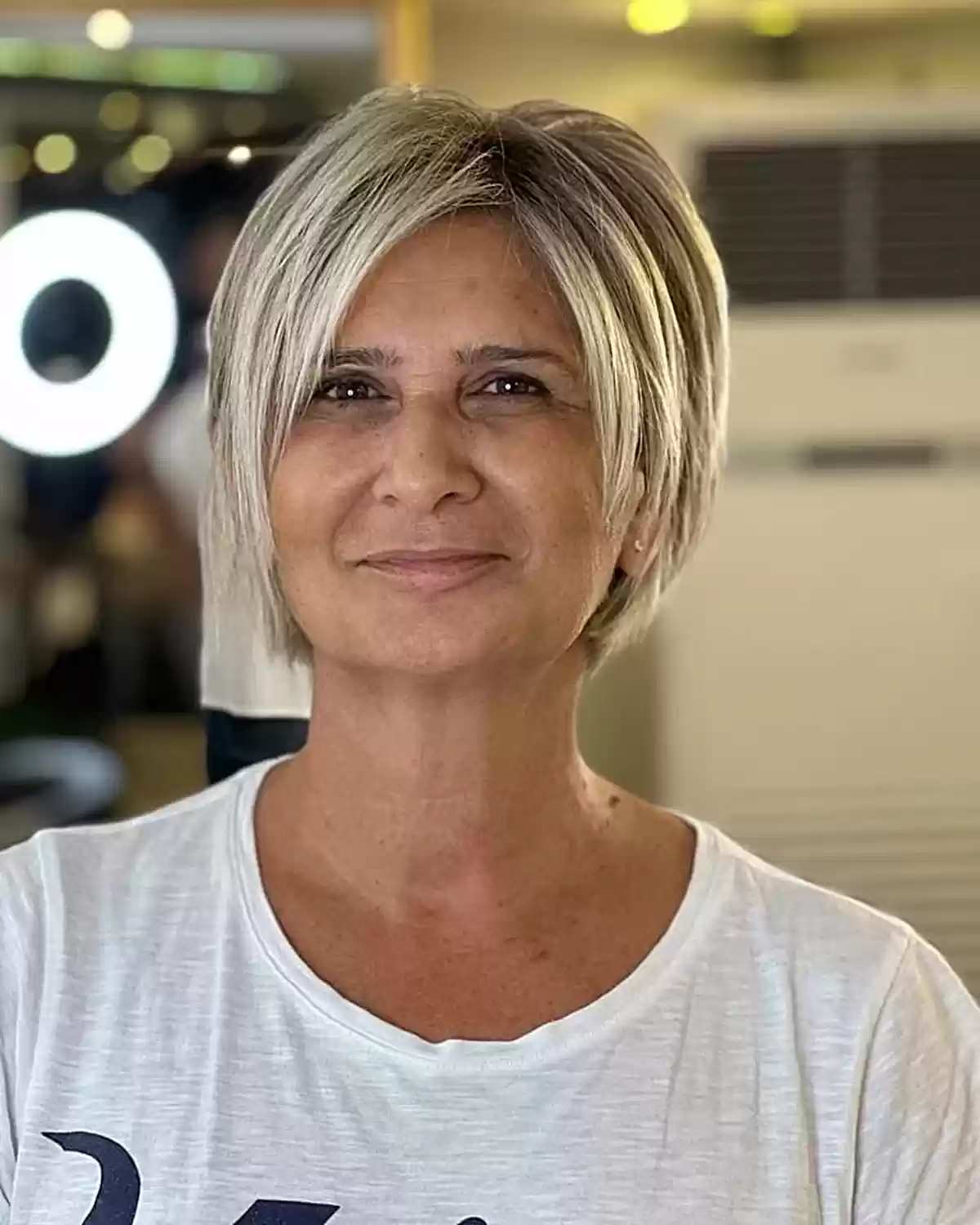 Coupes de cheveux courtes et élégantes pour les femmes de plus de 50 ans :tendances et conseils
