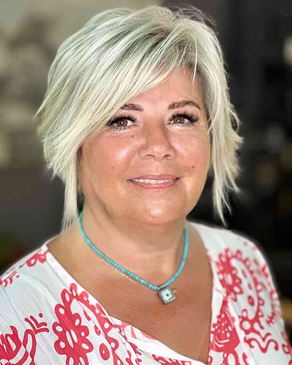 Coupes de cheveux courtes et élégantes pour les femmes de plus de 50 ans :tendances et conseils