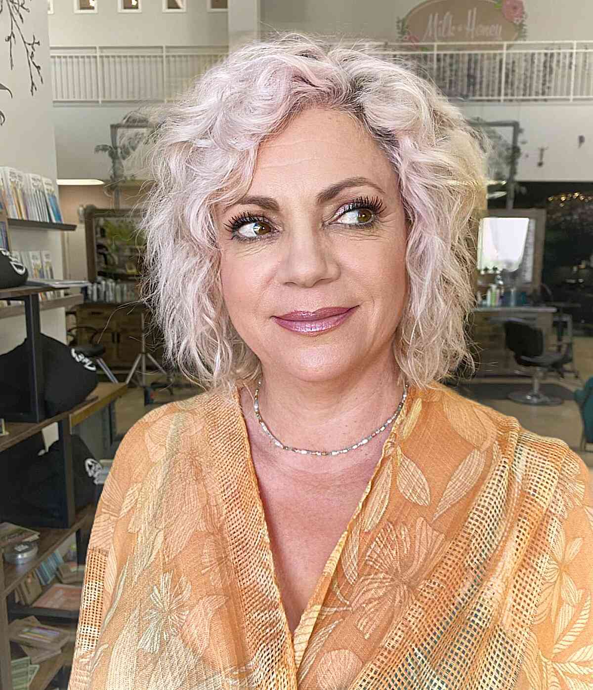 Coupes de cheveux courtes et élégantes pour les femmes de plus de 50 ans :tendances et conseils