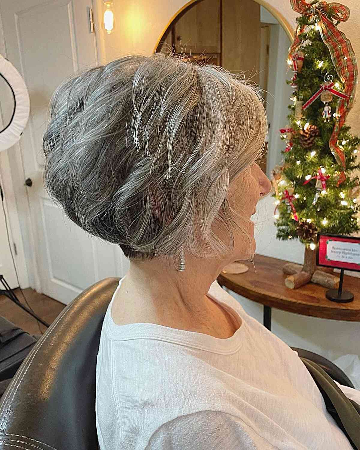 25 coupes compensées élégantes pour femmes d’âge mûr :looks modernes et conseils d’experts 