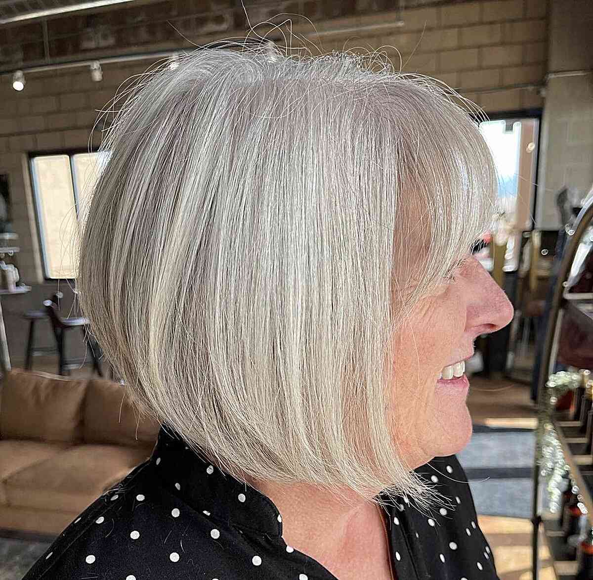 Os melhores penteados na altura do queixo para mulheres com mais de 60 anos:elegantes e fáceis de gerenciar 