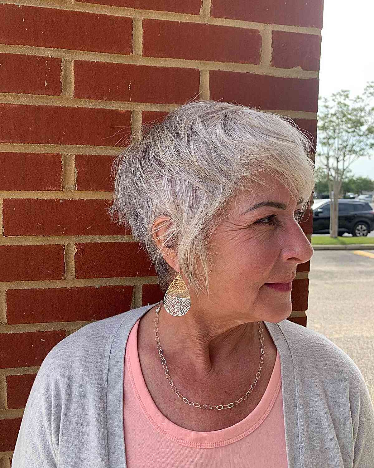 Volume et style :50 coupes Pixie pour les femmes de plus de 60 ans aux cheveux fins