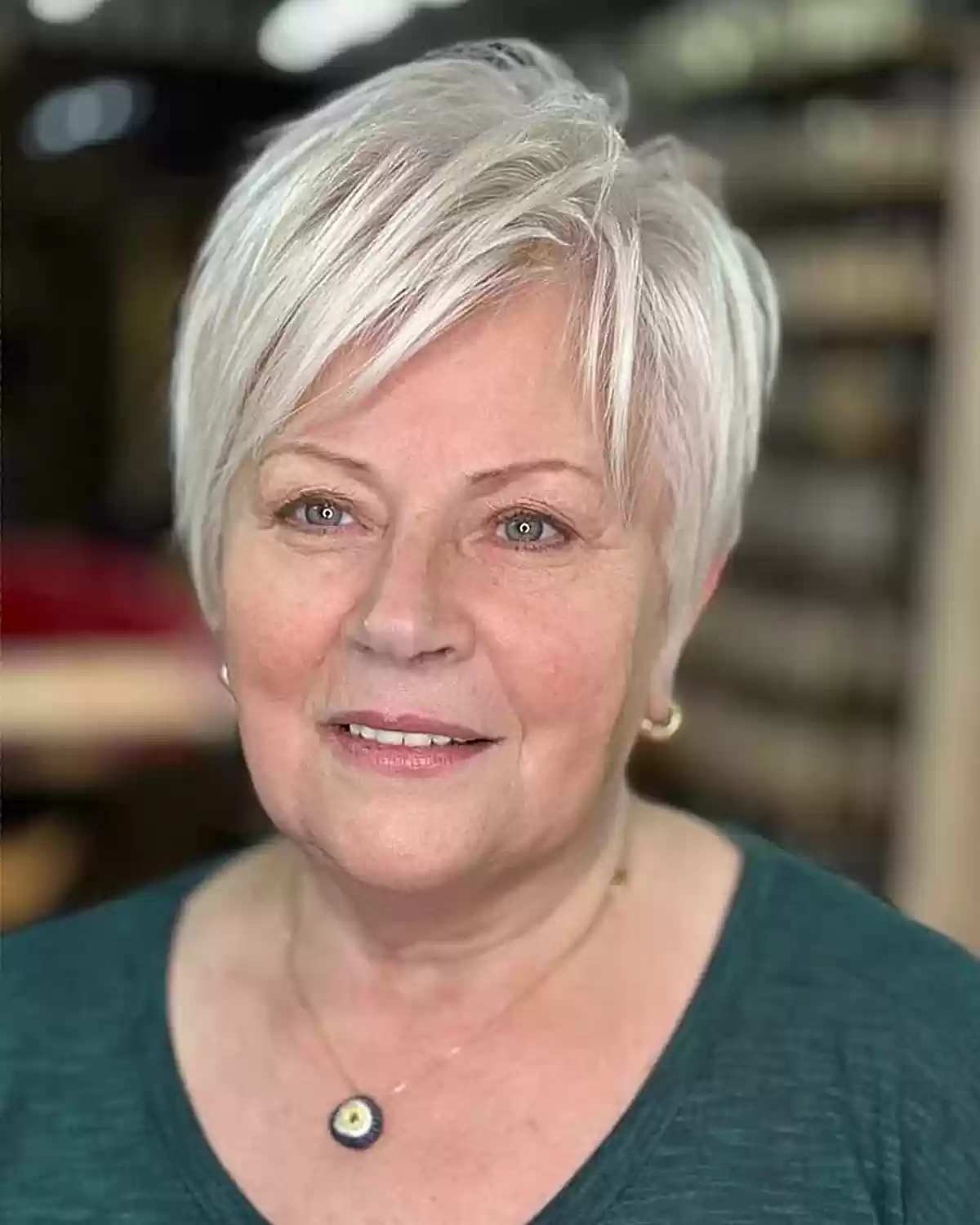 Volume et style :50 coupes Pixie pour les femmes de plus de 60 ans aux cheveux fins