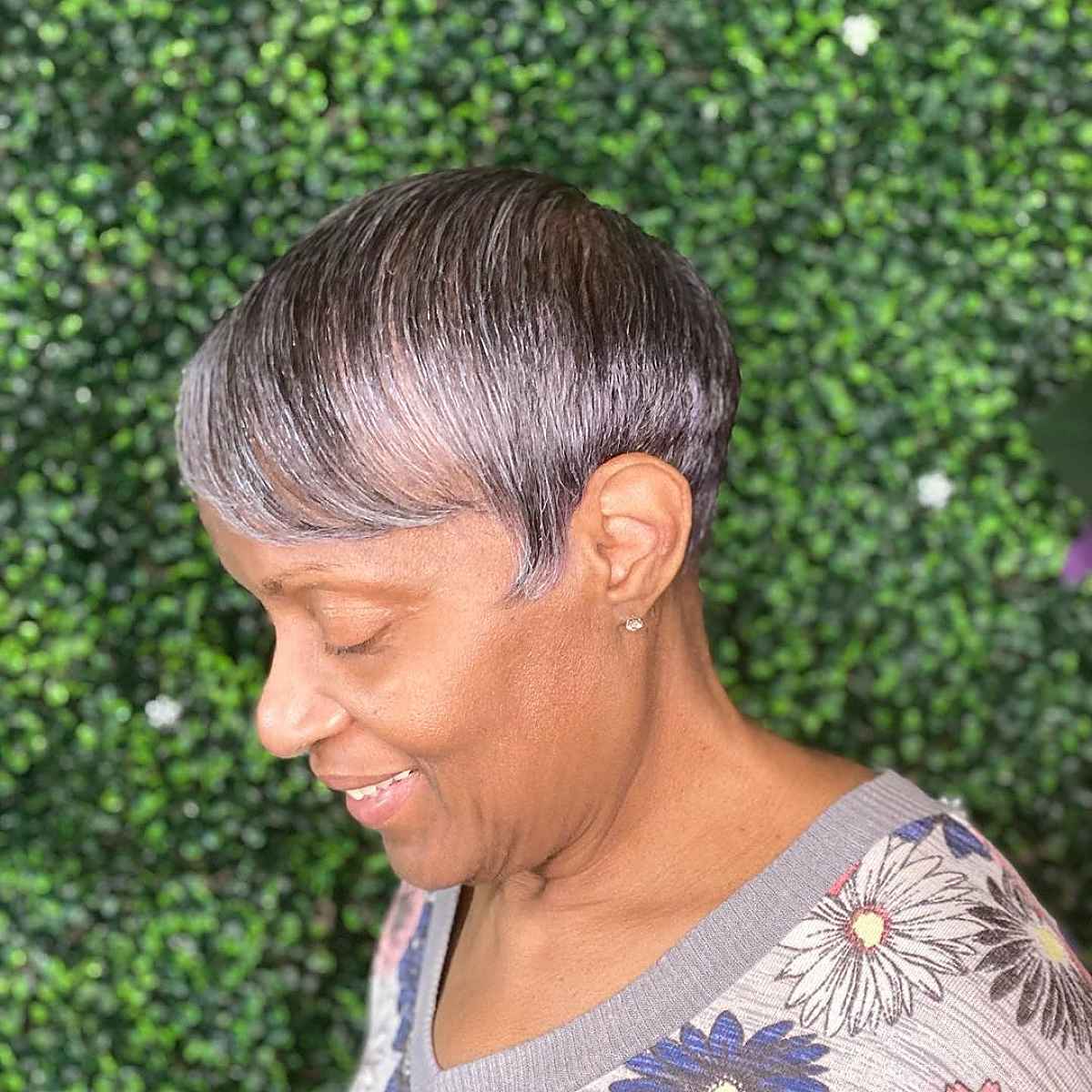 Volume et style :50 coupes Pixie pour les femmes de plus de 60 ans aux cheveux fins
