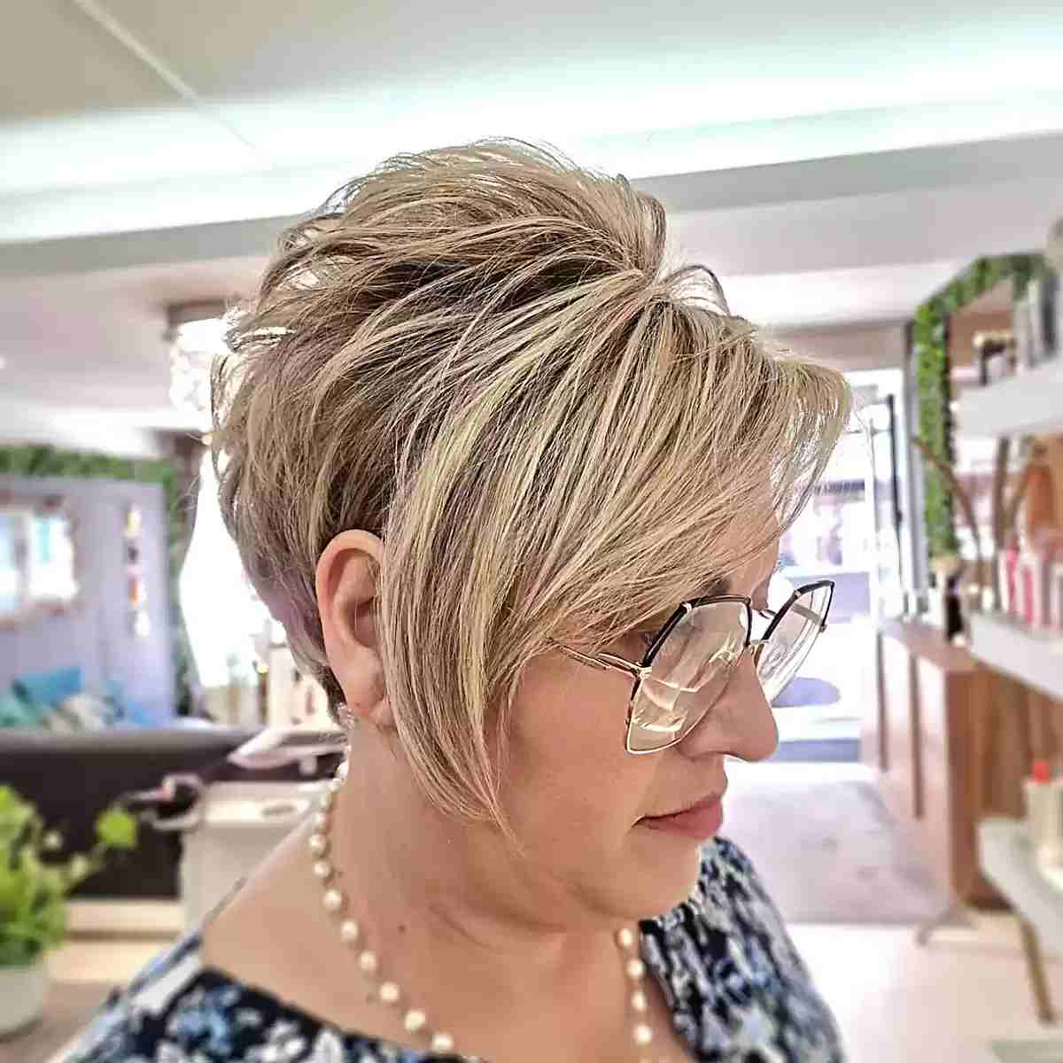 Cortes longos e modernos de Pixie para mulheres com mais de 50 anos:29 ideias elegantes 