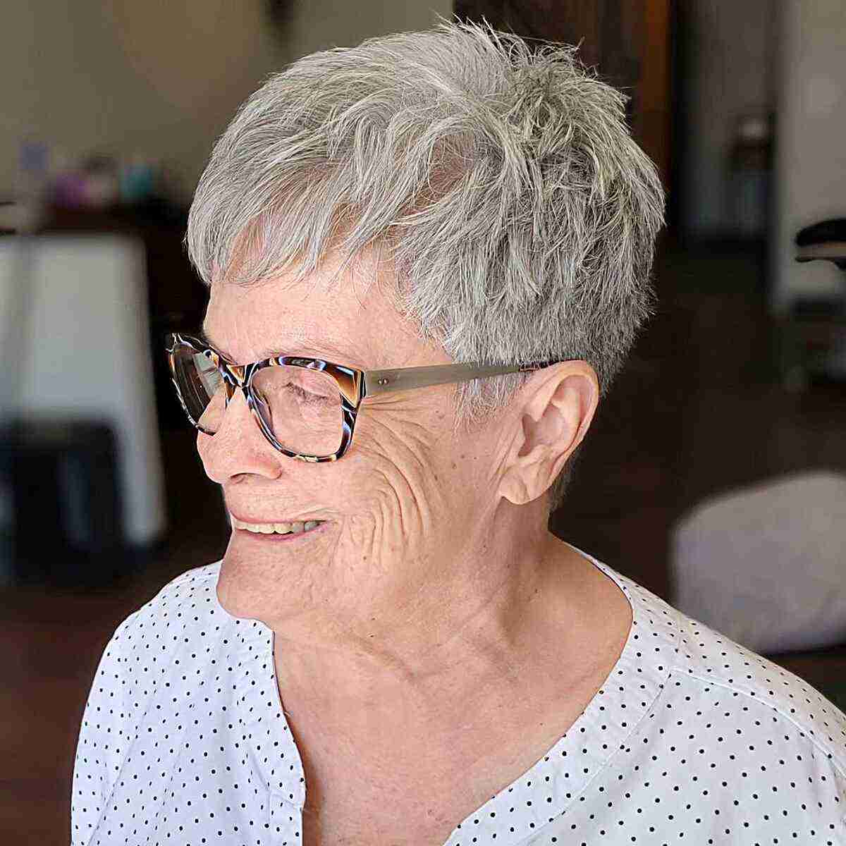 Top 50 des coupes Pixie agitées pour les femmes de 60 ans et plus – Coiffures élégantes et nécessitant peu d’entretien 