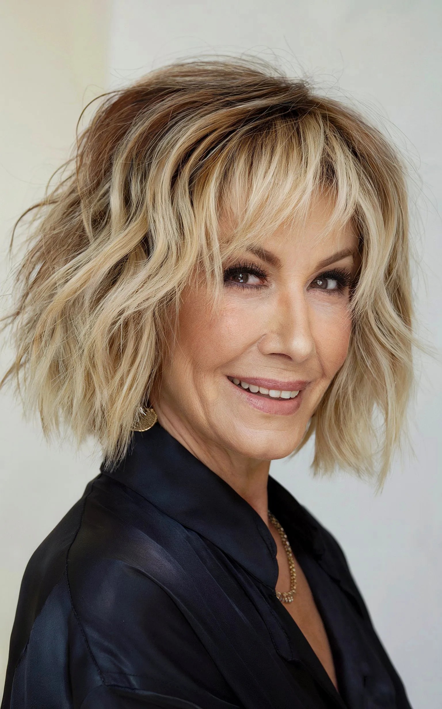 Coupes de cheveux courtes élégantes pour les femmes de plus de 60 ans :51 idées modernes