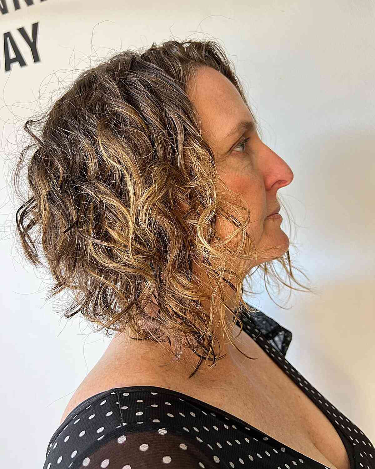 Coupes de cheveux courtes élégantes pour les femmes de plus de 60 ans :51 idées modernes