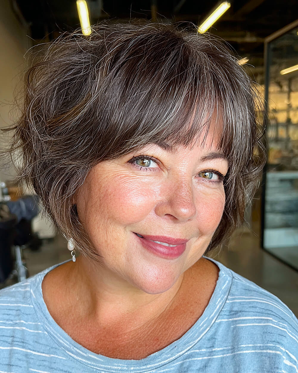 Coupes de cheveux Pixie Bob pour les femmes de plus de 50 ans :styles et volume 