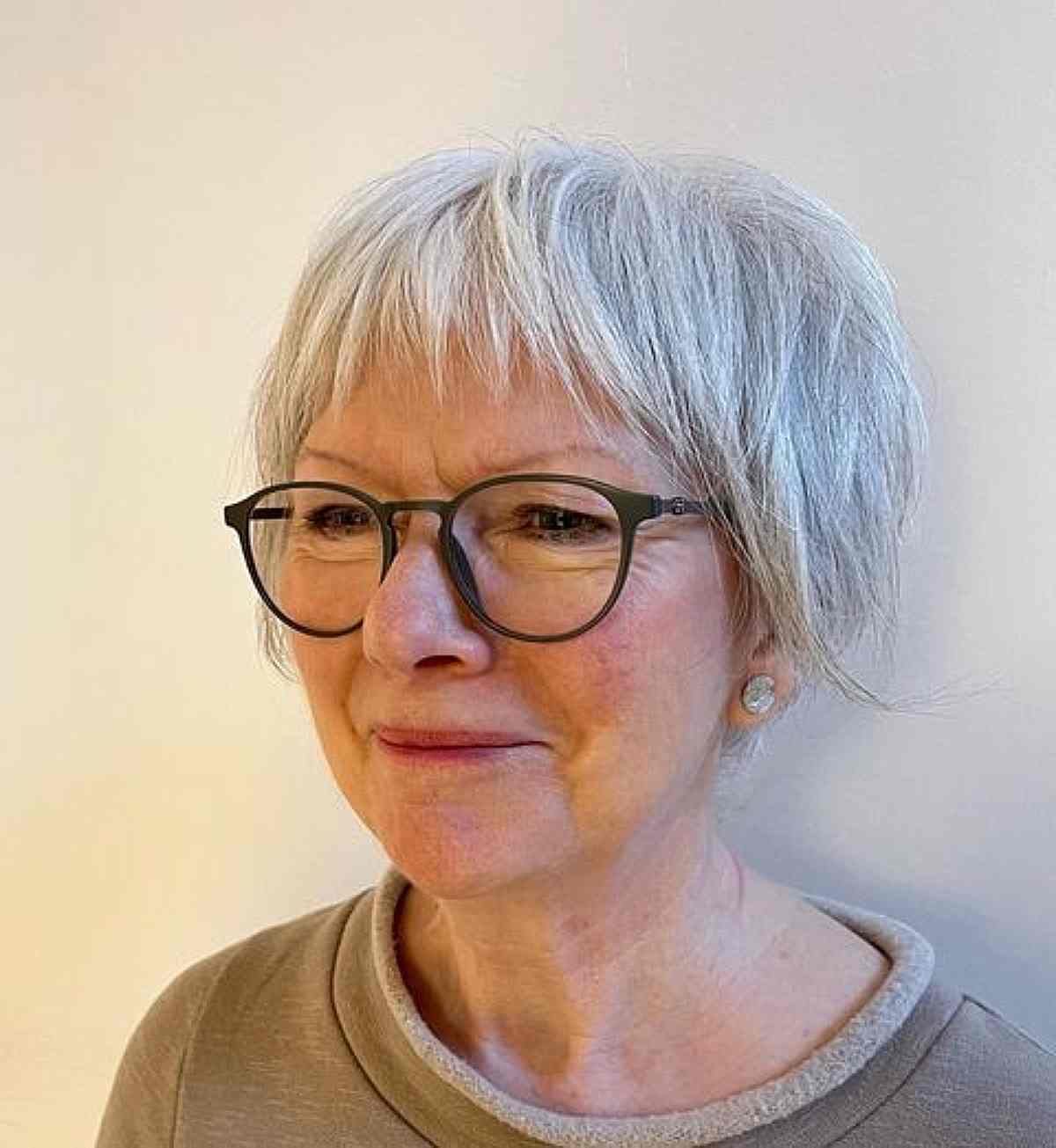 Coupes de cheveux Pixie Bob pour les femmes de plus de 50 ans :styles et volume 