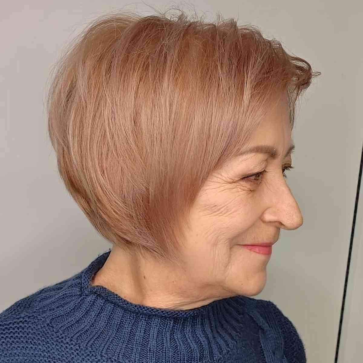 Coupes de cheveux Pixie Bob pour les femmes de plus de 50 ans :styles et volume 