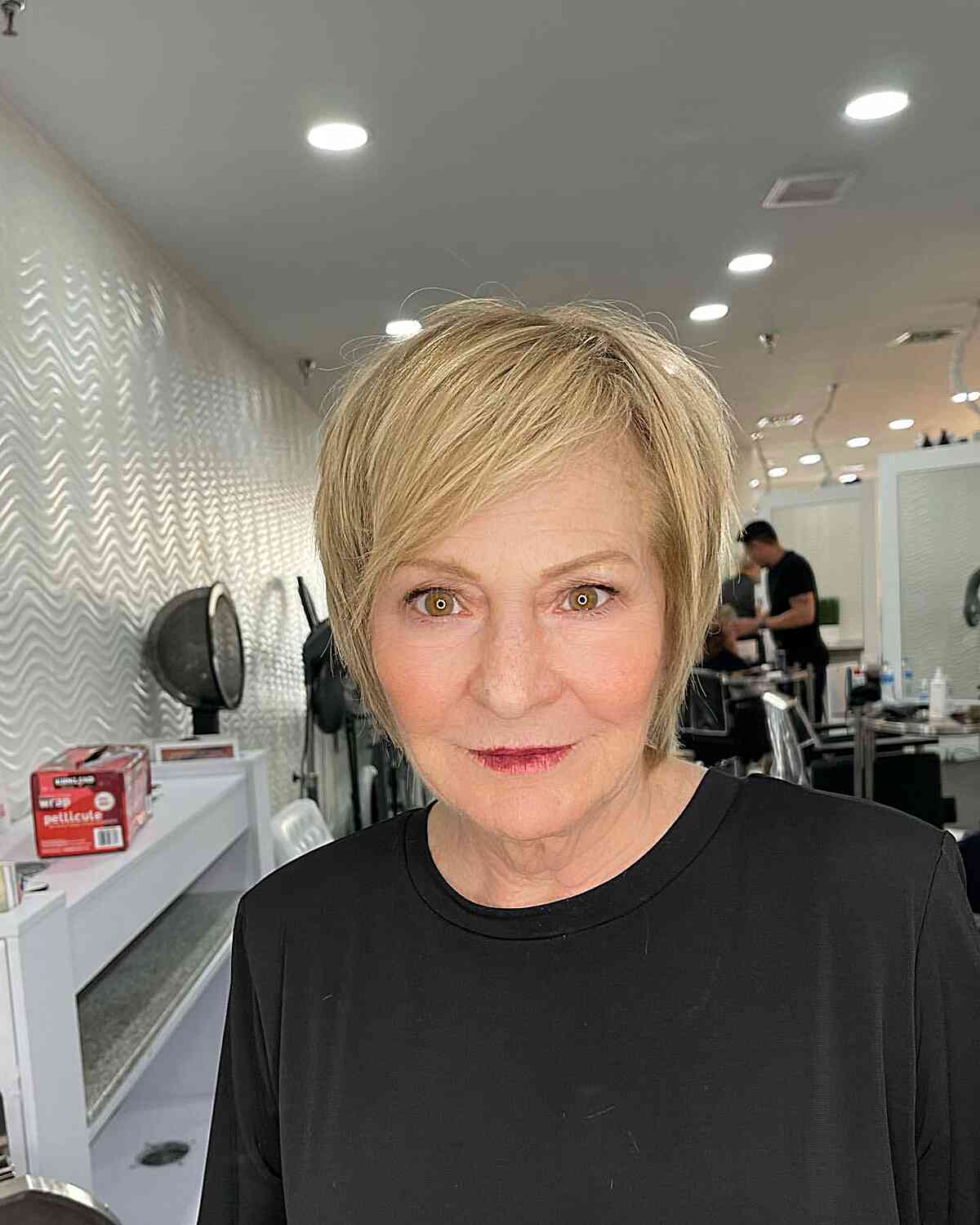 Coupes longues Pixie pour les femmes de plus de 60 ans :idées élégantes et flatteuses pour l âge