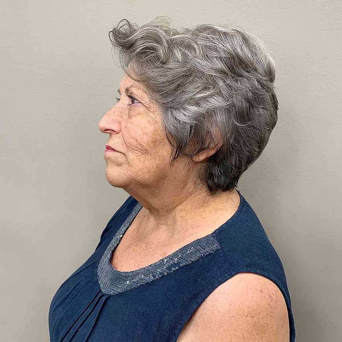 Coupes longues Pixie pour les femmes de plus de 60 ans :idées élégantes et flatteuses pour l âge