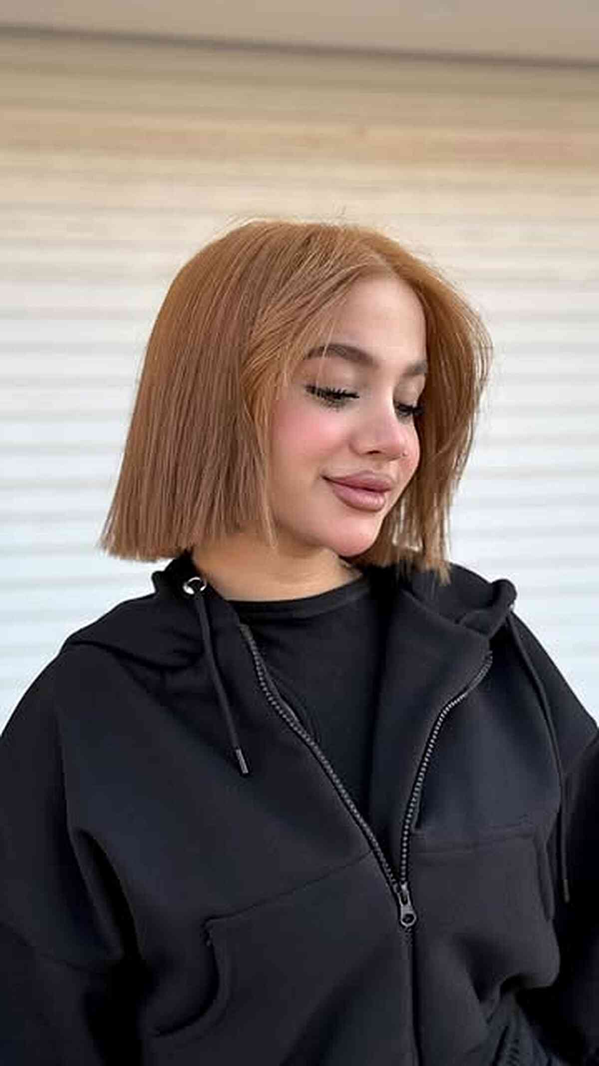 Chin-Length Blunt Bob:Stilarter, egnethed og ekspertråd 