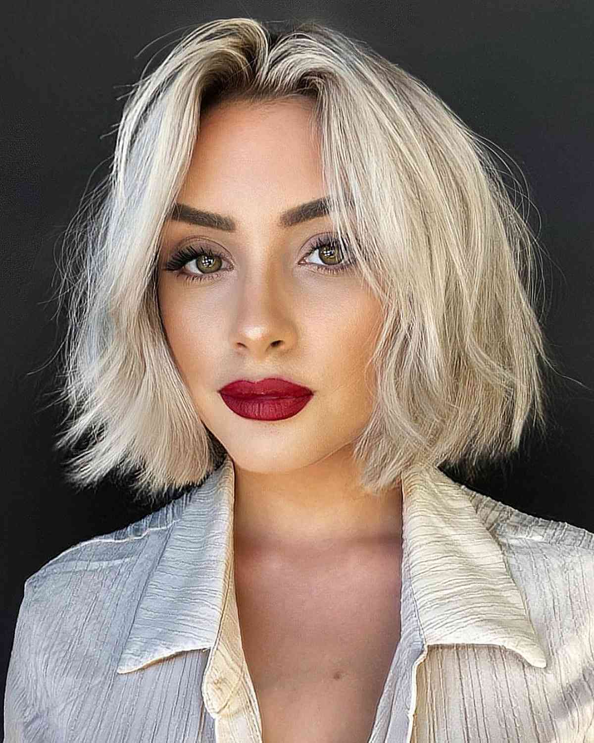 Chin-Length Blunt Bob:Stilarter, egnethed og ekspertråd 