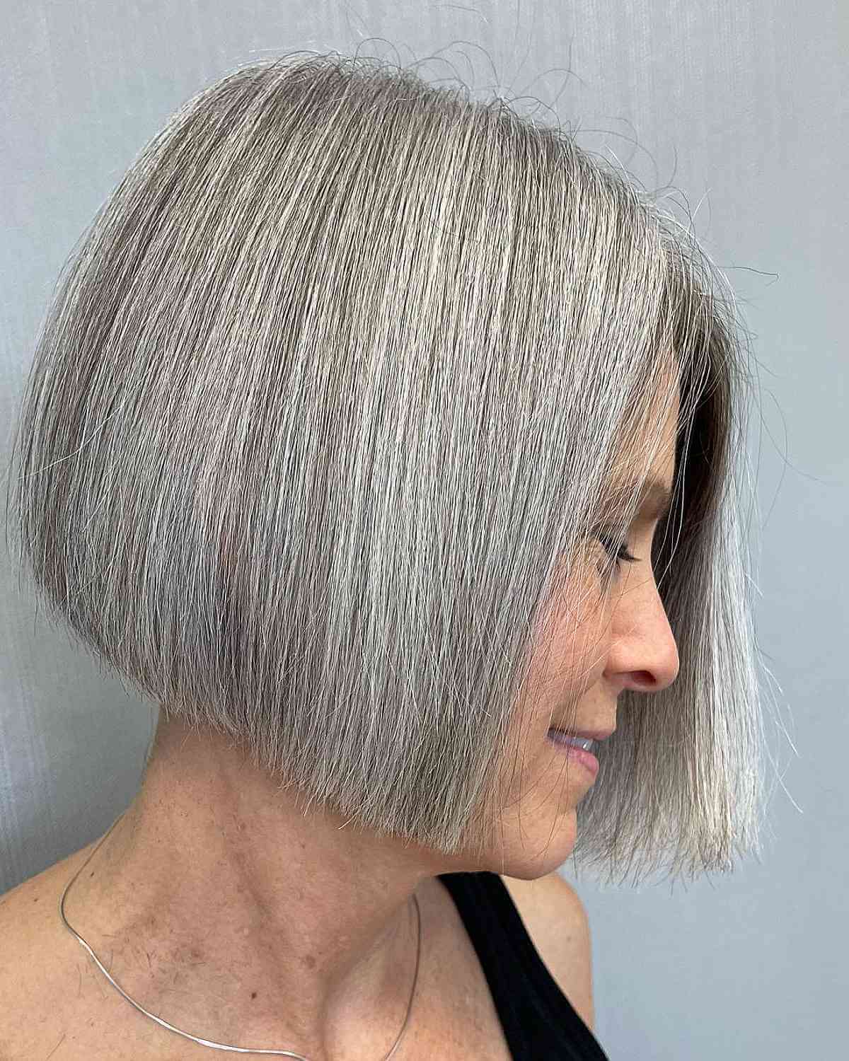 Chin-Length Blunt Bob:Stilarter, egnethed og ekspertråd 