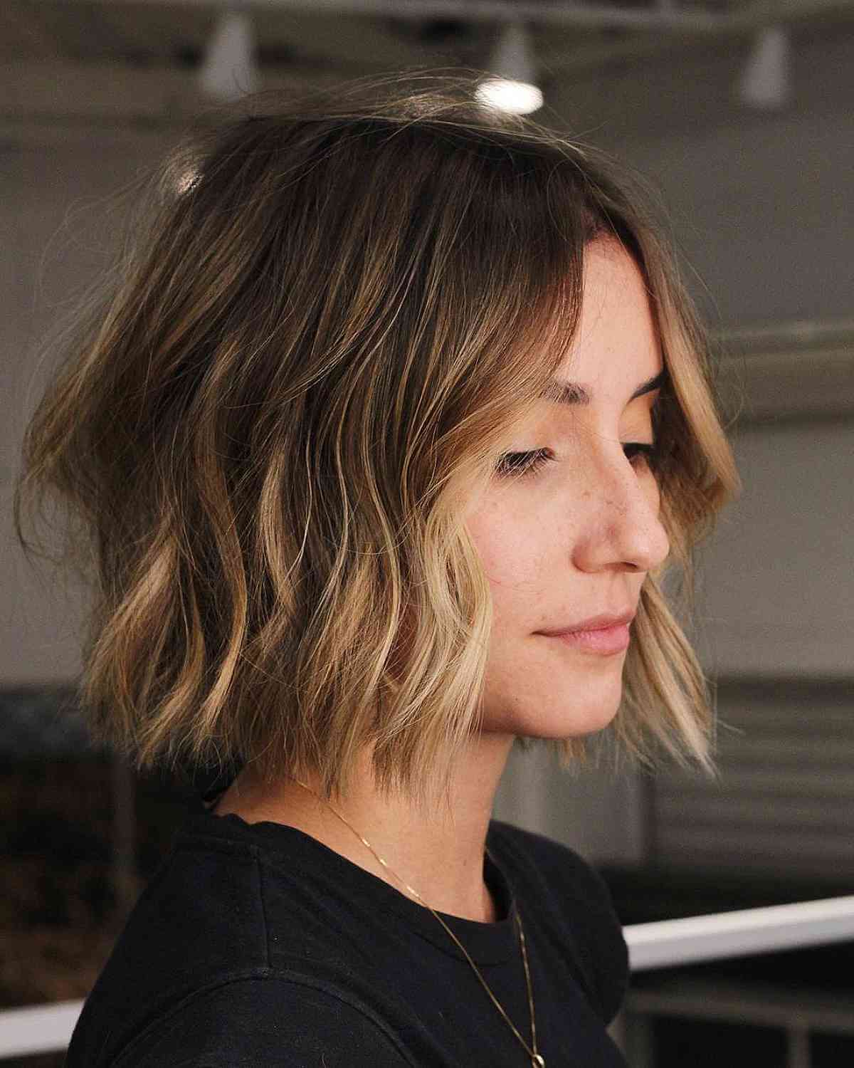 Chin-Length Blunt Bob:Stilarter, egnethed og ekspertråd 