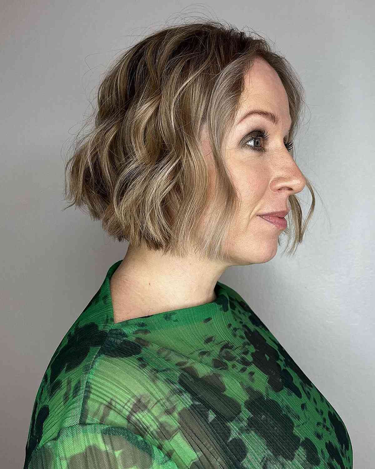 Chin-Length Blunt Bob:Stilarter, egnethed og ekspertråd 