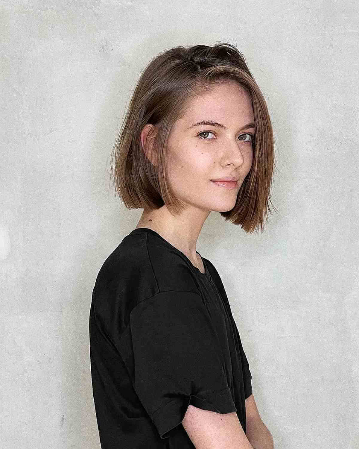 Chin-Length Blunt Bob:Stilarter, egnethed og ekspertråd 
