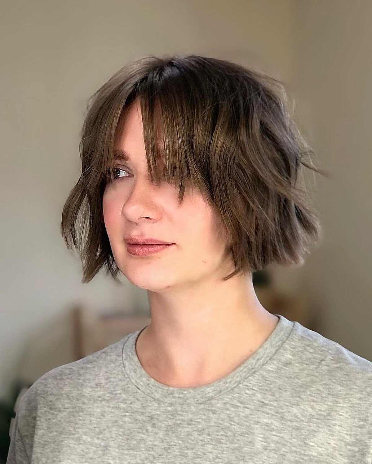Chin-Length Blunt Bob:Stilarter, egnethed og ekspertråd 