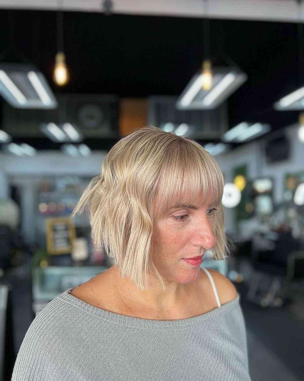 Chin-Length Blunt Bob:Stilarter, egnethed og ekspertråd 