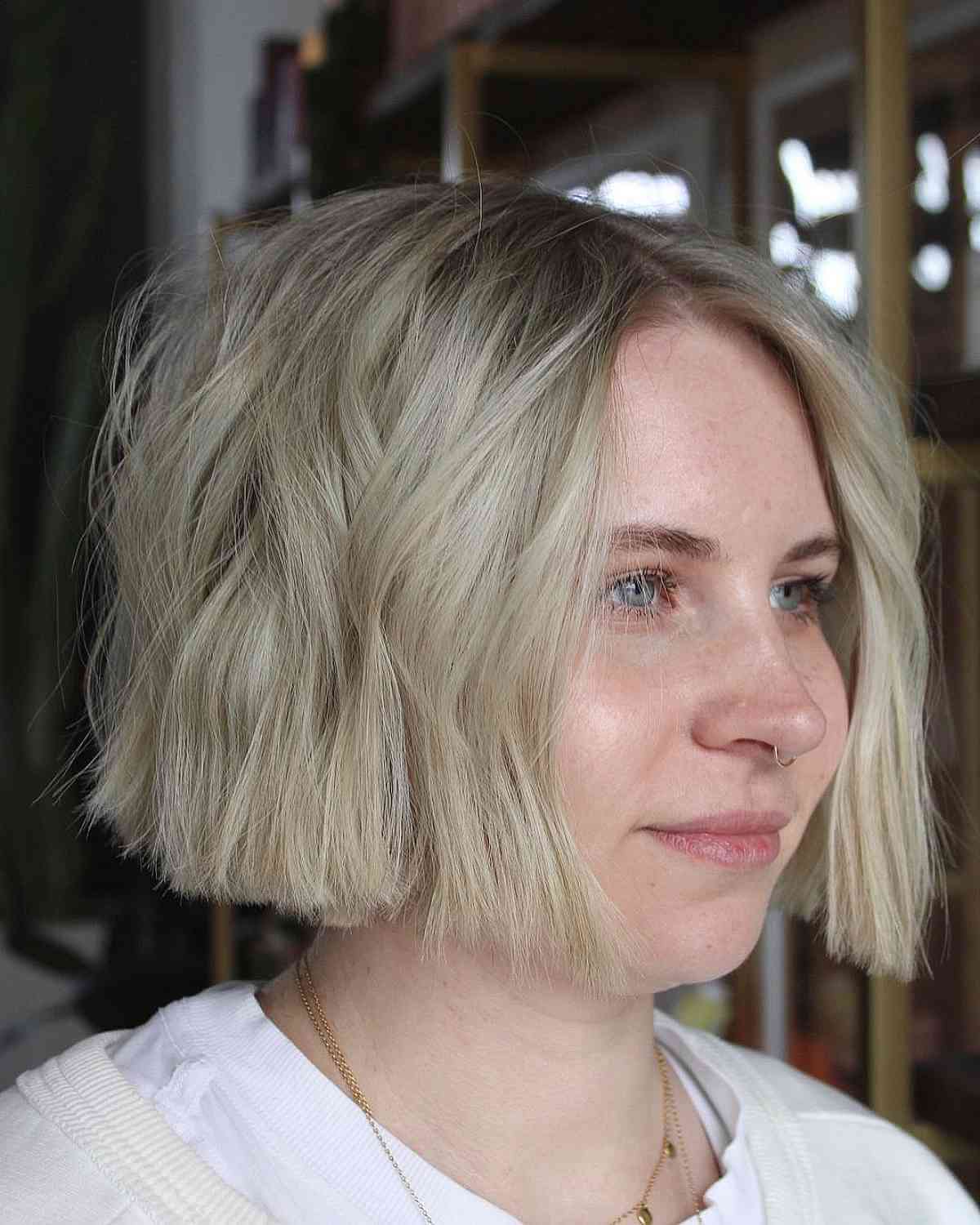 Chin-Length Blunt Bob:Stilarter, egnethed og ekspertråd 