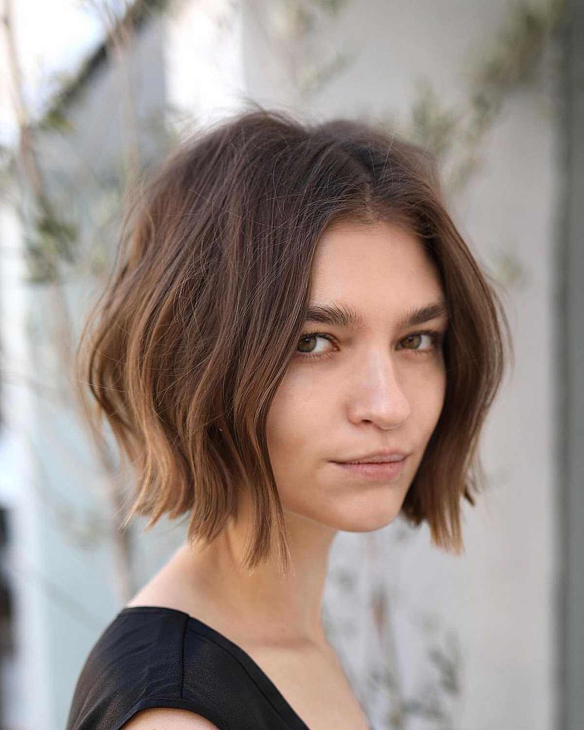 Chin-Length Blunt Bob:Stilarter, egnethed og ekspertråd 