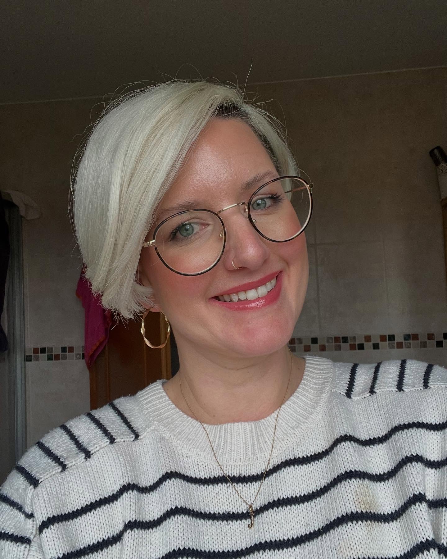 Coupes de lutin longues avec frange :styles et conseils de style | [Votre nom de marque] 