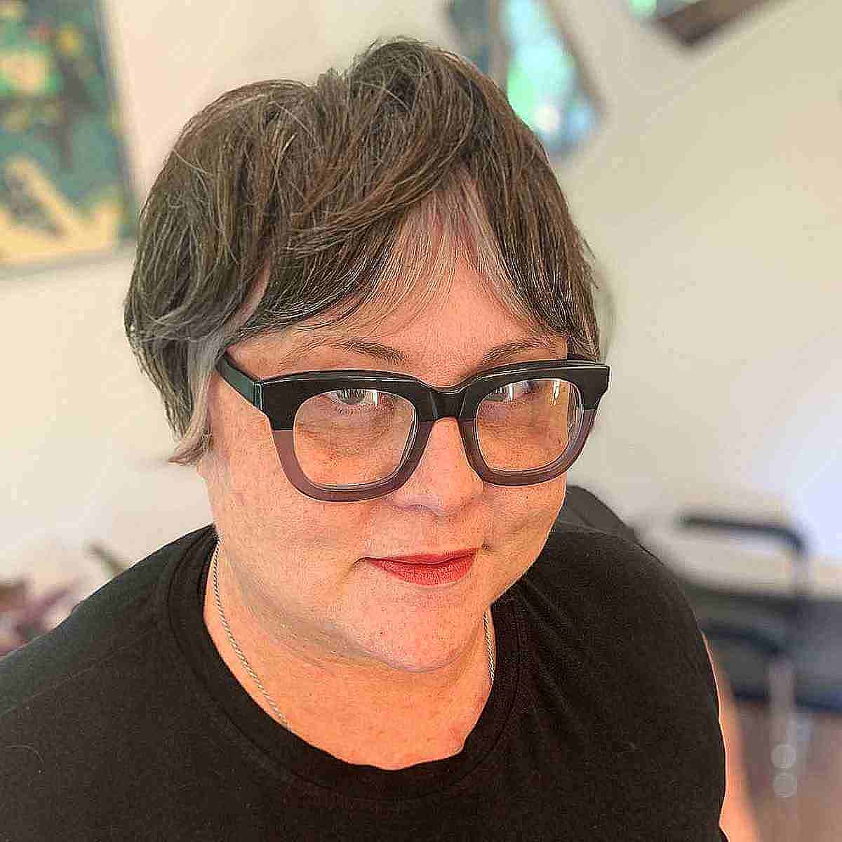 Coupes de cheveux modernes Pixie Shag pour les femmes de plus de 50 ans :styles et conseils